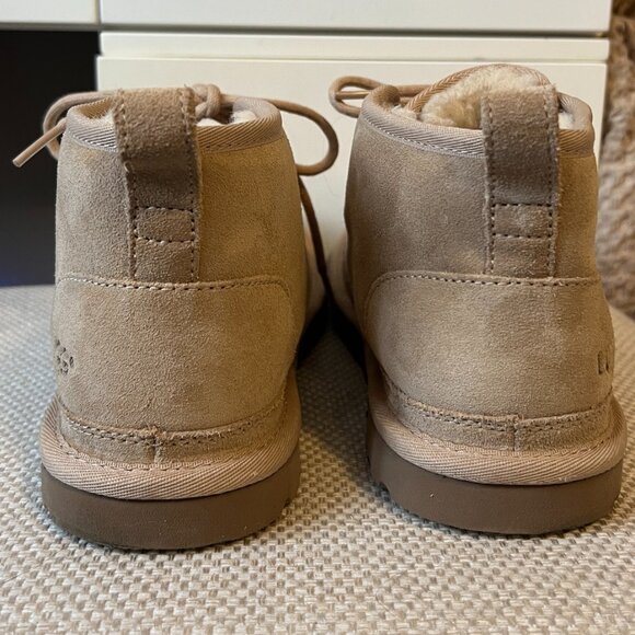 UGG Women’s Neumel Suede Chukka Boots, Size 6 - Sand (Like New) - Picture 5 of 11